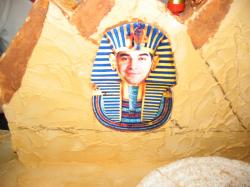 Le pharaon et ses pyramides